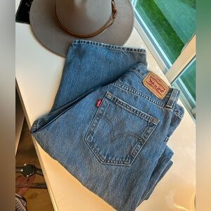 Levi’s high waisted straight Jeans
